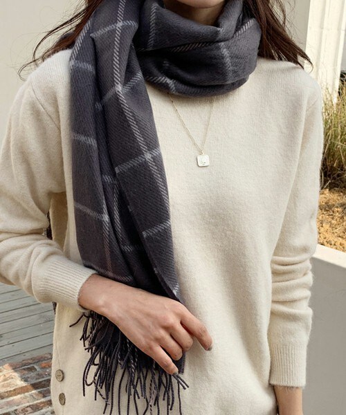 DHOLIC（ディーホリック）の「フリンジチェックマフラー（マフラー・レディース・ブラウン/パープル/ピンク・FREE）」の2枚目の写真