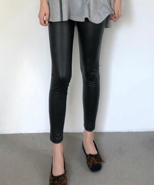 DHOLIC(ディーホリック)の「裏起毛レザー調レギンス(レギンス/スパッツ・レディース・ブラック・FREE)」の1枚目の写真