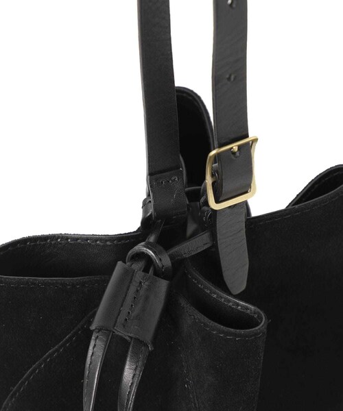 MARROW（マロウ）の「MEDIUM SUEDE PILLOW（バッグ・レディース・BLACK/BROWN・FREE/MODEL:175cm/kg SIZE:FREE）」の5枚目の写真