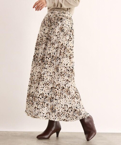 OZOC（オゾック）の「ハイウエストワッシャープリーツスカート（スカート・レディース・ブラック(119)/オフホワイト(103)/ブラック(219)/ナチュラル(050)・38(M)）」の2枚目の写真