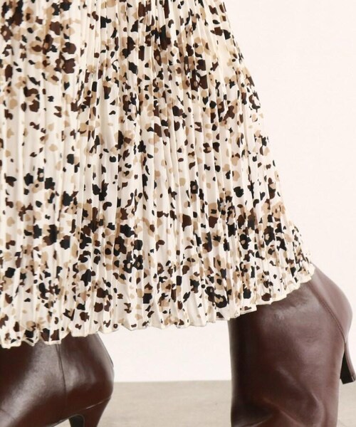 OZOC（オゾック）の「ハイウエストワッシャープリーツスカート（スカート・レディース・ブラック(119)/オフホワイト(103)/ブラック(219)/ナチュラル(050)・38(M)）」の10枚目の写真