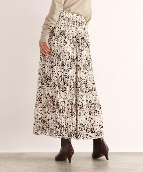 OZOC（オゾック）の「ハイウエストワッシャープリーツスカート（スカート・レディース・ブラック(119)/オフホワイト(103)/ブラック(219)/ナチュラル(050)・38(M)）」の7枚目の写真