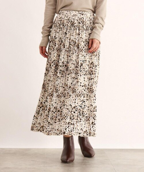 OZOC（オゾック）の「ハイウエストワッシャープリーツスカート（スカート・レディース・ブラック(119)/オフホワイト(103)/ブラック(219)/ナチュラル(050)・38(M)）」の5枚目の写真