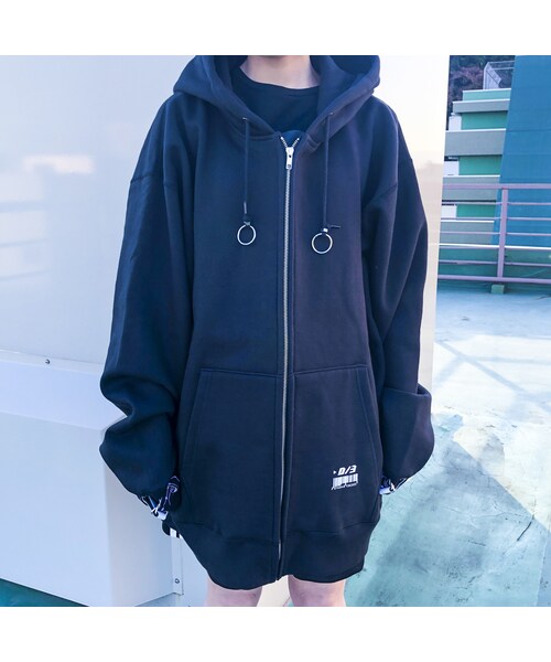 STORES.jp(ストアーズドットジェーピー)の「D/3 / NIGHT VISION ビッグパーカーver2,0 / ブラック(パーカー・その他)」の3枚目の写真