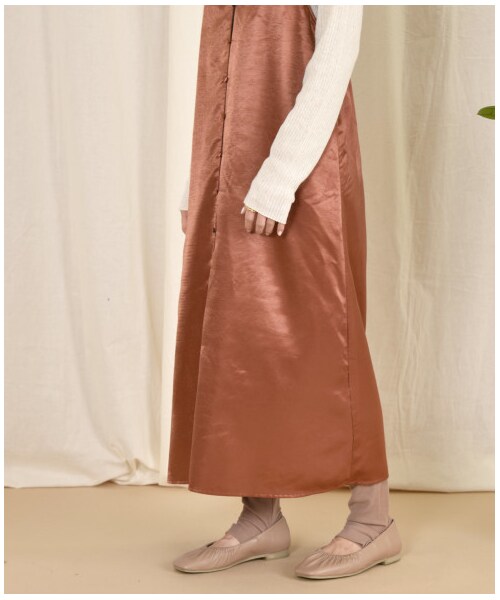 w closet(ダブルクローゼット)の「シルキーサテン前ボタンキャミワンピース(ワンピース/ドレス・レディース・アイボリー/Sグレー/レンガ・FREE/23.5/24.5)」の19枚目の写真