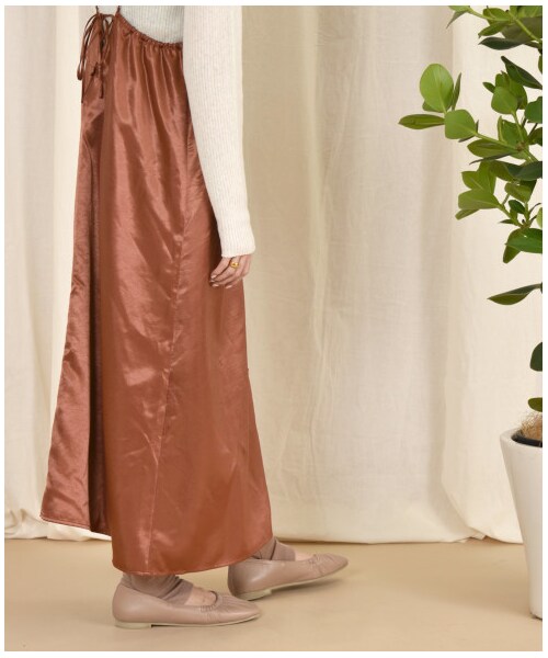 w closet(ダブルクローゼット)の「シルキーサテン前ボタンキャミワンピース(ワンピース/ドレス・レディース・アイボリー/Sグレー/レンガ・FREE/23.5/24.5)」の22枚目の写真