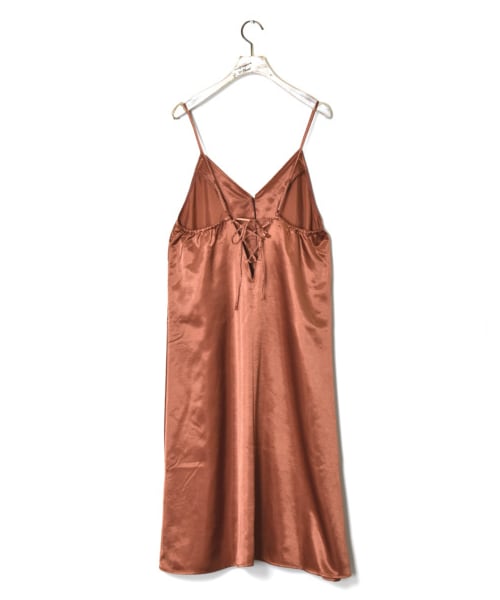 w closet(ダブルクローゼット)の「シルキーサテン前ボタンキャミワンピース(ワンピース/ドレス・レディース・アイボリー/Sグレー/レンガ・FREE/23.5/24.5)」の6枚目の写真