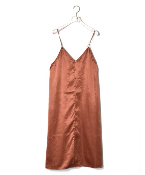 w closet(ダブルクローゼット)の「シルキーサテン前ボタンキャミワンピース(ワンピース/ドレス・レディース・アイボリー/Sグレー/レンガ・FREE/23.5/24.5)」の3枚目の写真