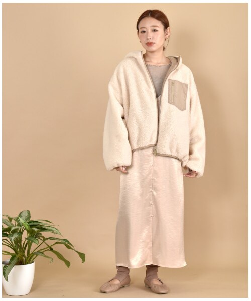 w closet(ダブルクローゼット)の「シルキーサテン前ボタンキャミワンピース(ワンピース/ドレス・レディース・アイボリー/Sグレー/レンガ・FREE/23.5/24.5)」の10枚目の写真