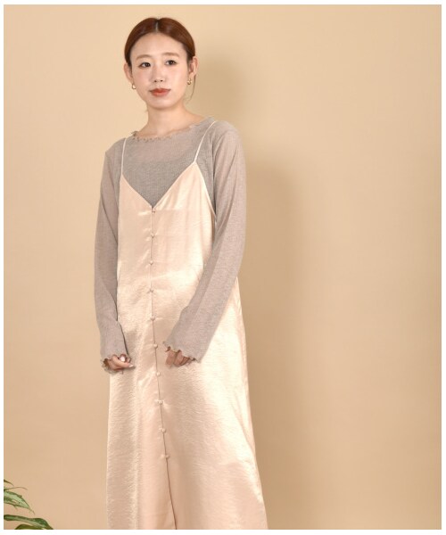 w closet(ダブルクローゼット)の「シルキーサテン前ボタンキャミワンピース(ワンピース/ドレス・レディース・アイボリー/Sグレー/レンガ・FREE/23.5/24.5)」の15枚目の写真