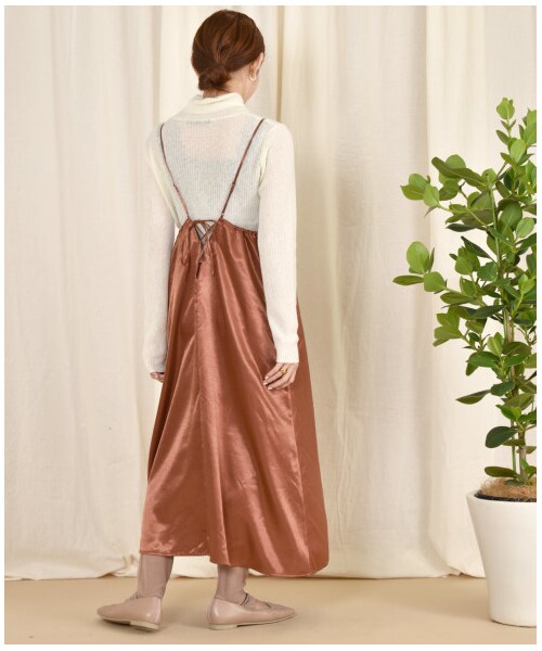 w closet(ダブルクローゼット)の「シルキーサテン前ボタンキャミワンピース(ワンピース/ドレス・レディース・アイボリー/Sグレー/レンガ・FREE/23.5/24.5)」の20枚目の写真