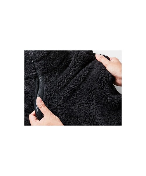 Live in comfort（リブインコンフォート）の「リブ イン コンフォート はまじとコラボ 腰まですっぽり暖かなサイドリブ遣いロングボアベスト〈ブラック〉（レディースファッション > トップス > カーディガン・ベスト・ジレ・レディース・ブラック・身幅56/総丈75.5cm/身幅59/総丈77cm/身幅50/総丈73cm/身幅53/総丈74cm/身幅50/総丈69cm/身幅50/総丈77cm/身幅47/総丈72cm/身幅47/総丈68cm/身幅47/総丈76cm/身幅44/総丈71cm）」の5枚目の写真