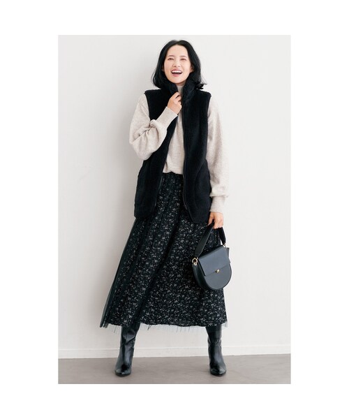 Live in comfort（リブインコンフォート）の「リブ イン コンフォート はまじとコラボ 腰まですっぽり暖かなサイドリブ遣いロングボアベスト〈ブラック〉（レディースファッション > トップス > カーディガン・ベスト・ジレ・レディース・ブラック・身幅56/総丈75.5cm/身幅59/総丈77cm/身幅50/総丈73cm/身幅53/総丈74cm/身幅50/総丈69cm/身幅50/総丈77cm/身幅47/総丈72cm/身幅47/総丈68cm/身幅47/総丈76cm/身幅44/総丈71cm）」の6枚目の写真