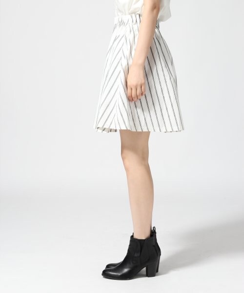 LOWRYS FARM（ローリーズファーム）の「アソートガラボリュームスカート（スカート・レディース・ホワイトストライプ/カモフラ/ネイビーストライプ・Ｆ）」の4枚目の写真
