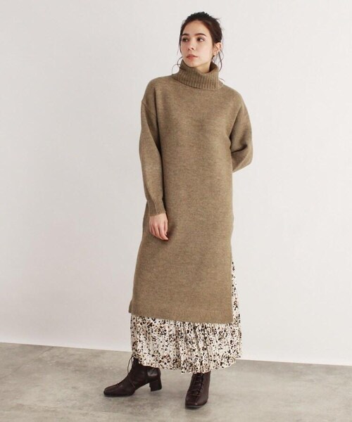 OZOC（オゾック）の「[洗える]もちもちスリット入りニットワンピース（ワンピース/ドレス・レディース・アイボリー(004)/ナチュラル(050)/キャメル(027)/ディープグレー(015)・38(M)）」の6枚目の写真