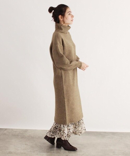 OZOC（オゾック）の「[洗える]もちもちスリット入りニットワンピース（ワンピース/ドレス・レディース・アイボリー(004)/ナチュラル(050)/キャメル(027)/ディープグレー(015)・38(M)）」の7枚目の写真