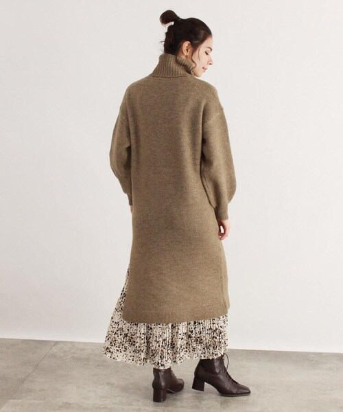 OZOC（オゾック）の「[洗える]もちもちスリット入りニットワンピース（ワンピース/ドレス・レディース・アイボリー(004)/ナチュラル(050)/キャメル(027)/ディープグレー(015)・38(M)）」の11枚目の写真