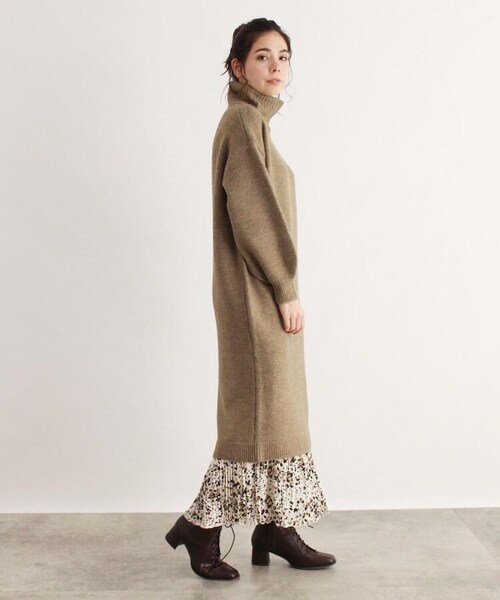 OZOC（オゾック）の「[洗える]もちもちスリット入りニットワンピース（ワンピース/ドレス・レディース・アイボリー(004)/ナチュラル(050)/キャメル(027)/ディープグレー(015)・38(M)）」の8枚目の写真