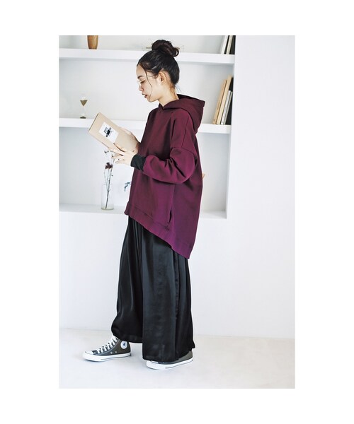 and myera(アンド マイラ)の「and myera ベーシックじゃないパーカー〈ボルドー〉(レディースファッション > トップス > パーカー・トレーナー・レディース・レッド・(身幅68/総丈78cm)/(身幅71/総丈78cm)/(身幅65/総丈78cm)/(身幅62/総丈78cm))」の3枚目の写真