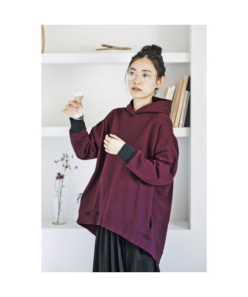 and myera(アンド マイラ)の「and myera ベーシックじゃないパーカー〈ボルドー〉(レディースファッション > トップス > パーカー・トレーナー・レディース・レッド・(身幅68/総丈78cm)/(身幅71/総丈78cm)/(身幅65/総丈78cm)/(身幅62/総丈78cm))」の6枚目の写真
