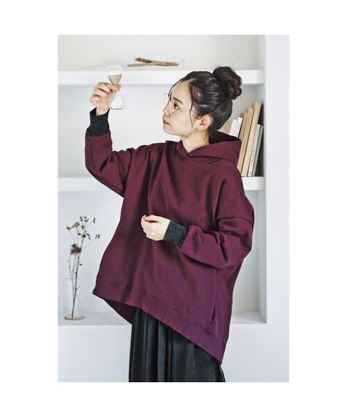 and myera(アンド マイラ)の「and myera ベーシックじゃないパーカー〈ボルドー〉(レディースファッション > トップス > パーカー・トレーナー・レディース・レッド・(身幅68/総丈78cm)/(身幅71/総丈78cm)/(身幅65/総丈78cm)/(身幅62/総丈78cm))」の7枚目の写真