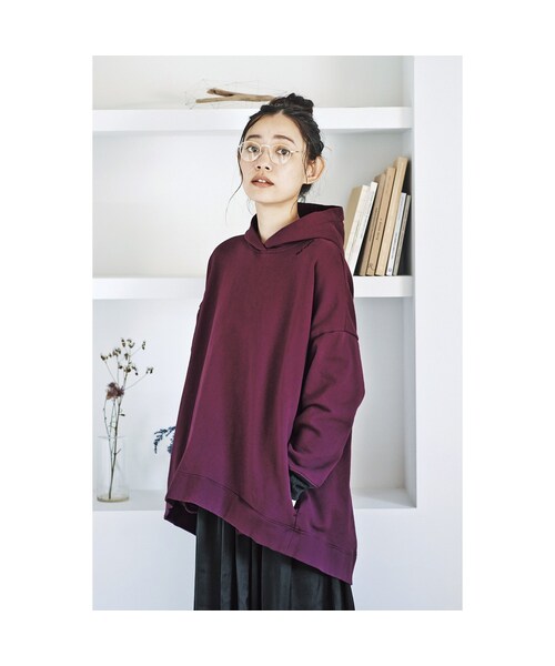 and myera(アンド マイラ)の「and myera ベーシックじゃないパーカー〈ボルドー〉(レディースファッション > トップス > パーカー・トレーナー・レディース・レッド・(身幅68/総丈78cm)/(身幅71/総丈78cm)/(身幅65/総丈78cm)/(身幅62/総丈78cm))」の8枚目の写真