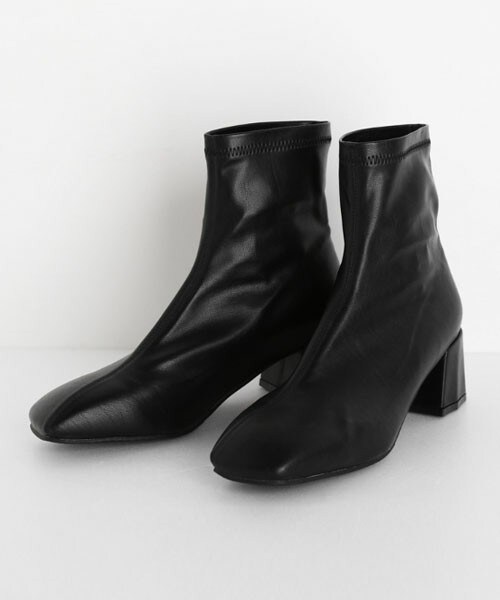 DHOLIC（ディーホリック）の「カットヒールアンクルブーツ（ブーツ・レディース・ホワイト/ブラック/ベージュ・225/230/235/240/245/250）」の2枚目の写真
