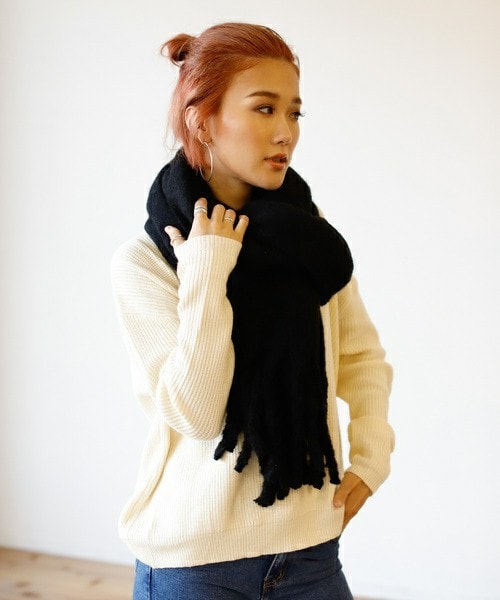 Auntie Rosa Holiday（アンティローザホリデー）の「ボリュームフリンジマフラー（マフラー・レディース・ベージュ/ブラック/グレー/ホワイト/ブラウン/グリーン/ブルー/パープル/イエロー・FREE）」の3枚目の写真