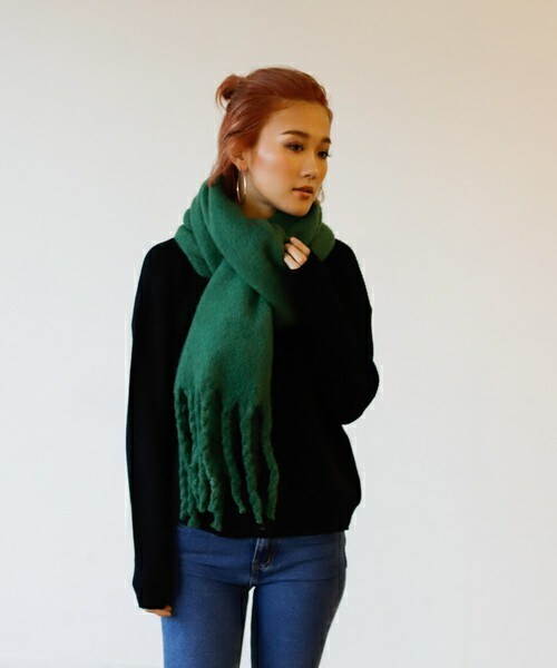 Auntie Rosa Holiday（アンティローザホリデー）の「ボリュームフリンジマフラー（マフラー・レディース・ベージュ/ブラック/グレー/ホワイト/ブラウン/グリーン/ブルー/パープル/イエロー・FREE）」の6枚目の写真