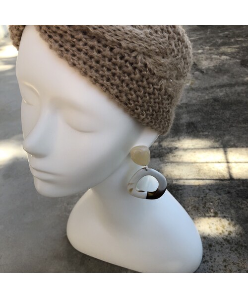 copine（コピン）の「コーデの主役！マーブル柄アクリル大ぶりピアス(2color)【クリックポスト対象商品】（ピアス（両耳用）・レディース・その他）」の5枚目の写真