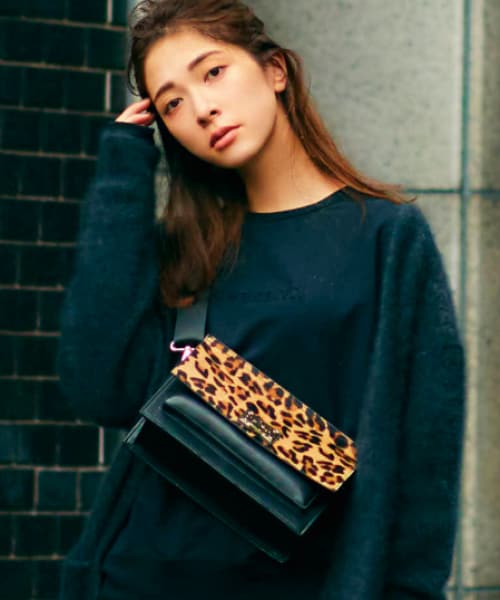 BARNYARDSTORM（バンヤードストーム）の「ウォレットフラップショルダーＭ（バッグ・ゼブラ/オフホワイト/ブラック/キャメル/レオパード）」の5枚目の写真