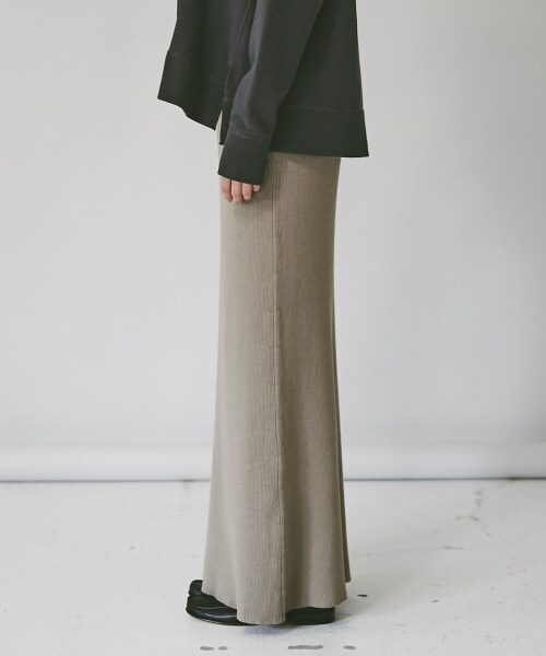Curensology（カレンソロジー）の「コットンリブタイトスカート（スカート・スモーク/【WEB限定カラー】ベージュ）」の6枚目の写真