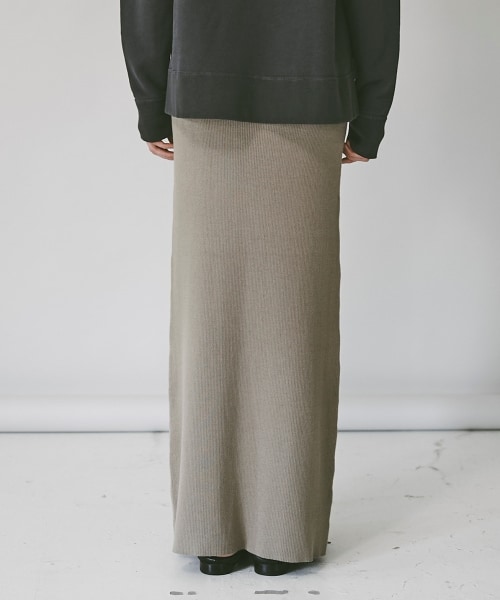 Curensology（カレンソロジー）の「コットンリブタイトスカート（スカート・スモーク/【WEB限定カラー】ベージュ）」の7枚目の写真