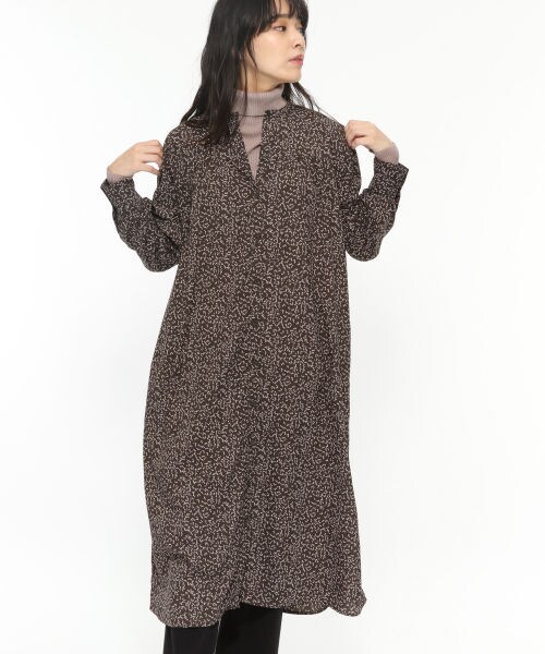 LAKOLE（ラコレ）の「デシンヨークギャザーワンピース（ワンピース/ドレス・ブラック()/キャメル()）」の3枚目の写真