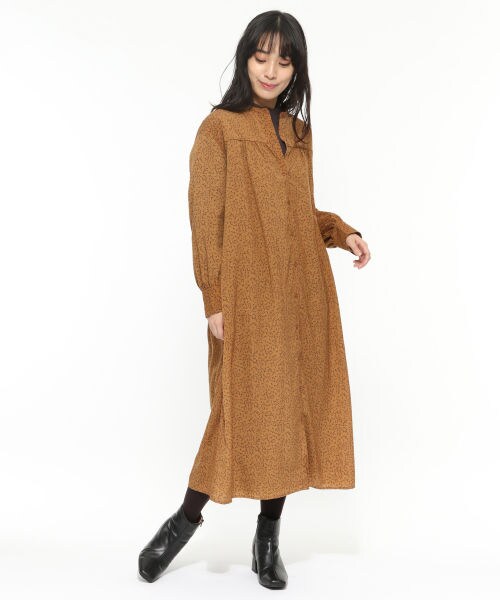 LAKOLE（ラコレ）の「デシンヨークギャザーワンピース（ワンピース/ドレス・ブラック()/キャメル()）」の4枚目の写真