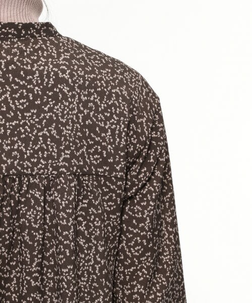 LAKOLE（ラコレ）の「デシンヨークギャザーワンピース（ワンピース/ドレス・ブラック()/キャメル()）」の13枚目の写真