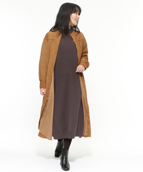 LAKOLE（ラコレ）の「デシンヨークギャザーワンピース（ワンピース/ドレス・ブラック()/キャメル()）」の5枚目の写真