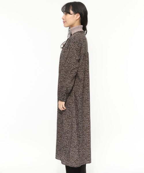 LAKOLE（ラコレ）の「デシンヨークギャザーワンピース（ワンピース/ドレス・ブラック()/キャメル()）」の7枚目の写真