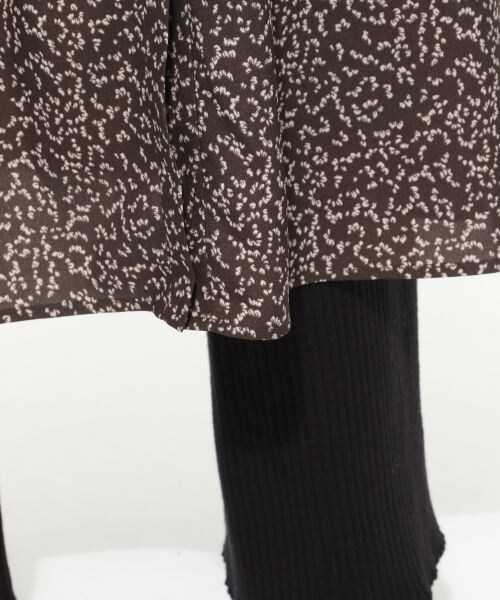 LAKOLE（ラコレ）の「デシンヨークギャザーワンピース（ワンピース/ドレス・ブラック()/キャメル()）」の12枚目の写真