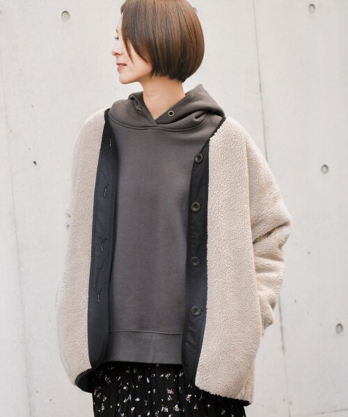 LEPSIM(レプシィム)の「リバーライトボアコート(ジャケット/アウター・キナリ×カーキ/グレージュ×ブラック/ブラウン×キャメル)」の2枚目の写真