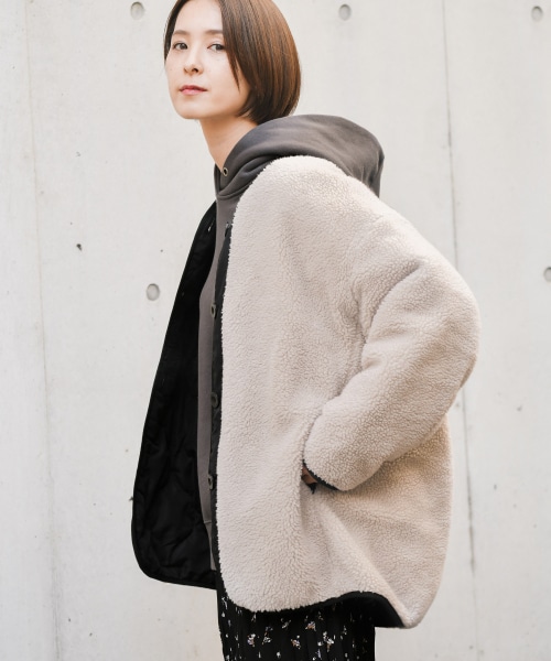 LEPSIM(レプシィム)の「リバーライトボアコート(ジャケット/アウター・キナリ×カーキ/グレージュ×ブラック/ブラウン×キャメル)」の9枚目の写真