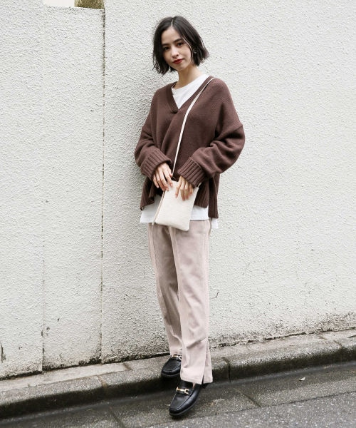 LOWRYS FARM(ローリーズファーム)の「コーデュロイスリットパンツ(パンツ・ブラウン)」の4枚目の写真