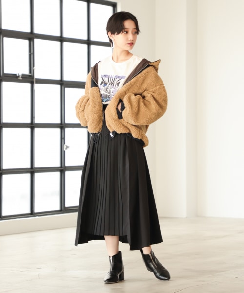 PAGEBOY（ページボーイ）の「ボアリバーシブルフードブルゾン（ジャケット/アウター・ホワイト×ブラック/アイボリー×カーキ/ブラウン×ネイビー）」の16枚目の写真