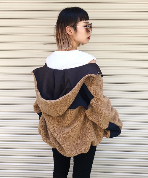 PAGEBOY（ページボーイ）の「ボアリバーシブルフードブルゾン（ジャケット/アウター・ホワイト×ブラック/アイボリー×カーキ/ブラウン×ネイビー）」の14枚目の写真