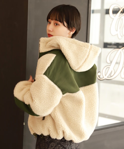 PAGEBOY（ページボーイ）の「ボアリバーシブルフードブルゾン（ジャケット/アウター・ホワイト×ブラック/アイボリー×カーキ/ブラウン×ネイビー）」の7枚目の写真