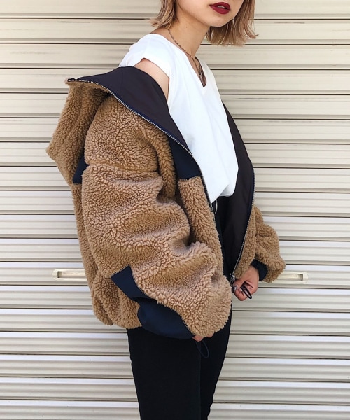 PAGEBOY（ページボーイ）の「ボアリバーシブルフードブルゾン（ジャケット/アウター・ホワイト×ブラック/アイボリー×カーキ/ブラウン×ネイビー）」の3枚目の写真