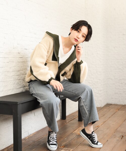 PAGEBOY（ページボーイ）の「ボアリバーシブルフードブルゾン（ジャケット/アウター・ホワイト×ブラック/アイボリー×カーキ/ブラウン×ネイビー）」の11枚目の写真