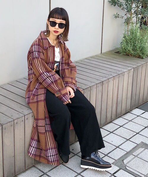 PAGEBOY（ページボーイ）の「ＢＩＧチェックステンカラーコート（ジャケット/アウター・ブラック/ダークブラウン/ネイビー）」の2枚目の写真