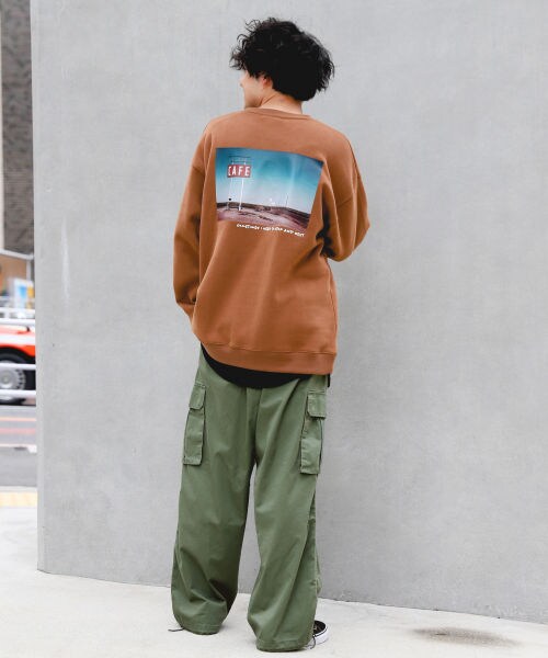 RAGEBLUE（レイジブルー）の「両面起毛ビッグスウェットプリントクルー（トップス・ブラウン系）」の6枚目の写真