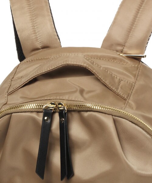 最終値下げ【新品】doracoluv10ポケットリュック（ベージュ